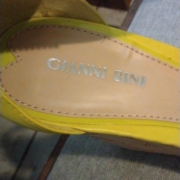 Gianni Bini Wedges - Picture 2 of 5